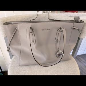 Michael Kors Voyager Medium Leather Tote Bag